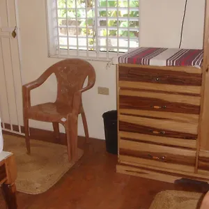 Couette-café Finjam, Port Antonio